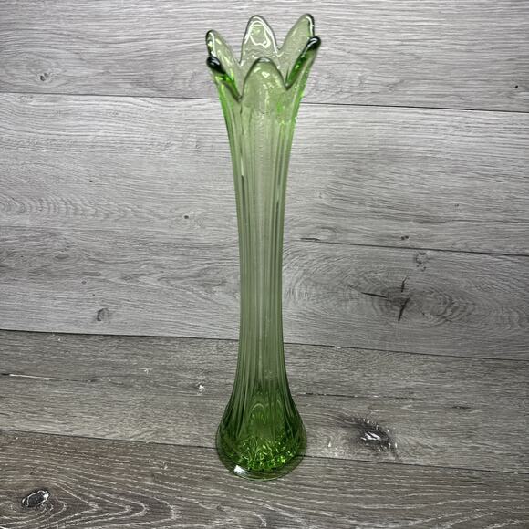 Vtg L. E. Smith Green Avocado MCM Art Glass Swung Vase 15.5” Tall